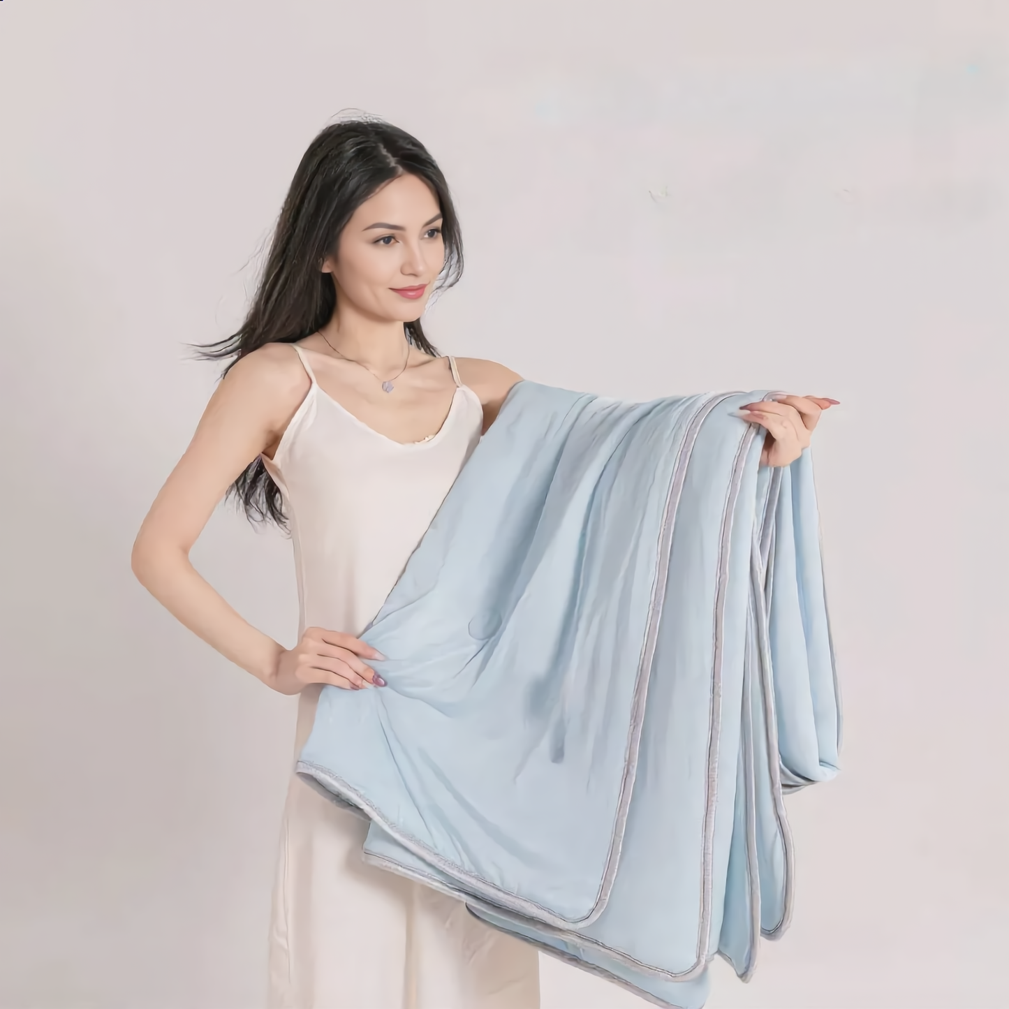 ThermoSoie™ – La Couverture Rafraîchissante Chaud/Froid